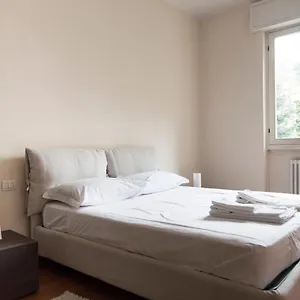 2-bedrooms-flat-with-parking-near-metro.it-lombardy.com/